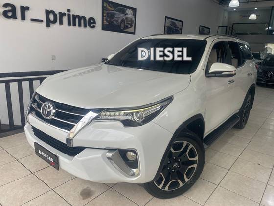 TOYOTA HILUX SW4 2.8 SRX 4X4 16V TURBO INTERCOOLER DIESEL 4P AUTOMÁTICO